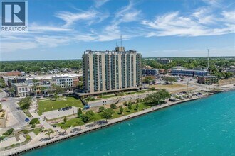 Building Photo - 155 Front St N