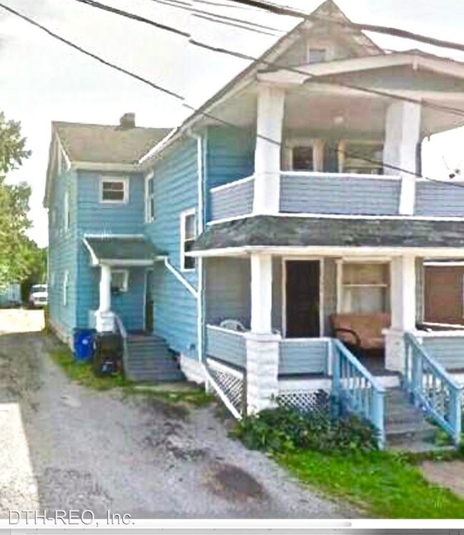 Foto del edificio - 4 br, 2 bath House - 9704  Reno Ave.
