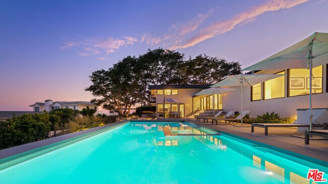 Foto del edificio - 30164 Cuthbert Rd