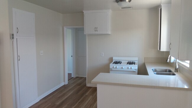 Building Photo - 6333 Coldwater Canyon Ave