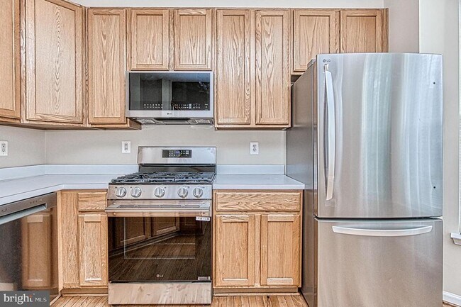 Building Photo - 5832 Cowling Ct
