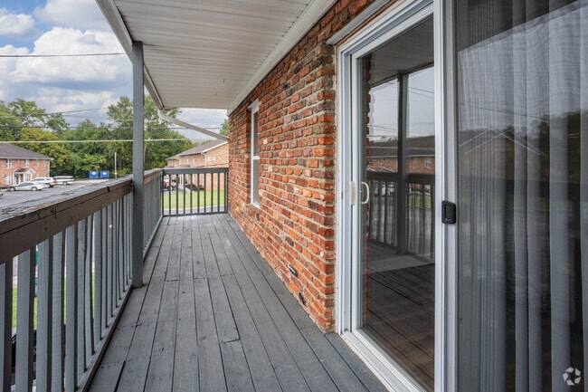 1BR, 1BA - 750SF - Balcony - Creek Ridge Apartments