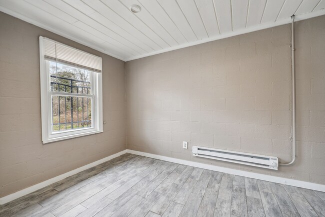 Building Photo - HP1514