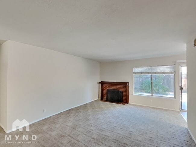 Building Photo - 6107 Vale Ct