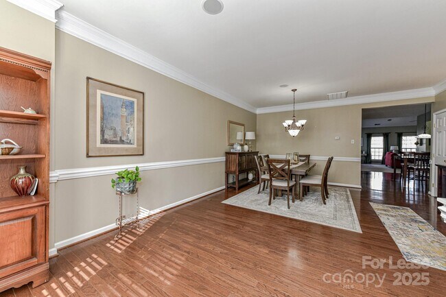 Foto del edificio - 9625 Sunset Grove Dr
