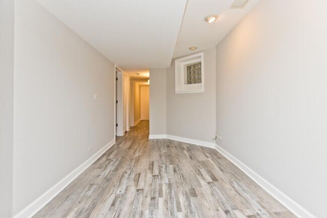 Foto del edificio - 2 bedroom in Chicago IL 60640