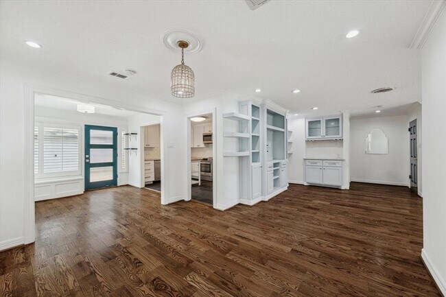 Building Photo - 1119 Grovewood Ln