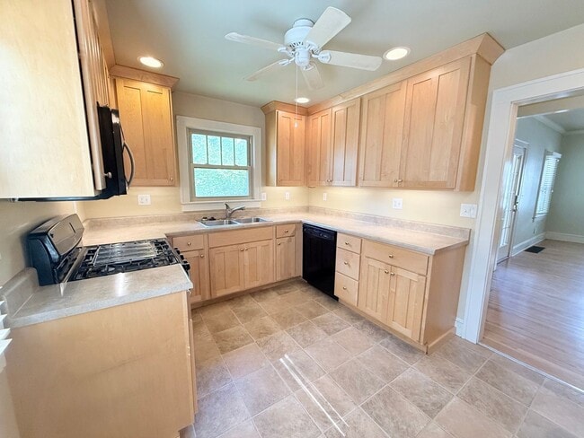 Foto del edificio - Beautifully updated 2 bed/2 bath in Bloomi...