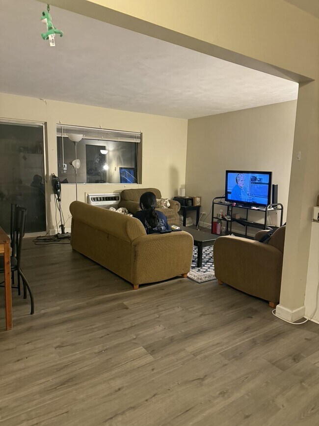 Sala de estar - 1800 Jefferson Park Ave