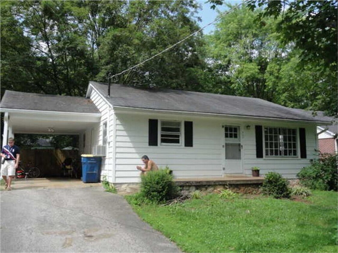 Primary Photo - 2 bed 1 bath