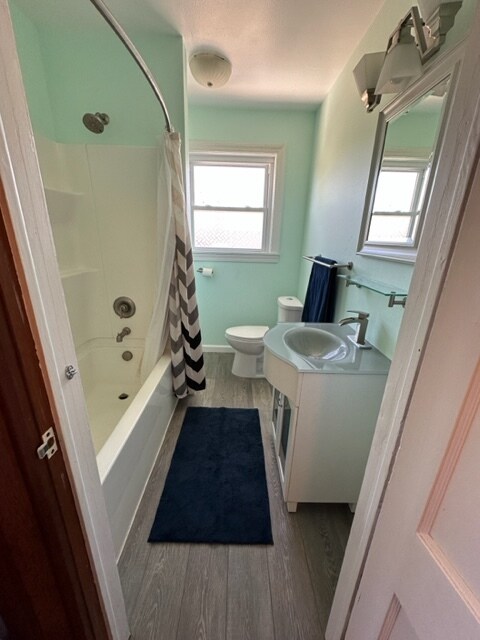 Building Photo - 918 W 4th St