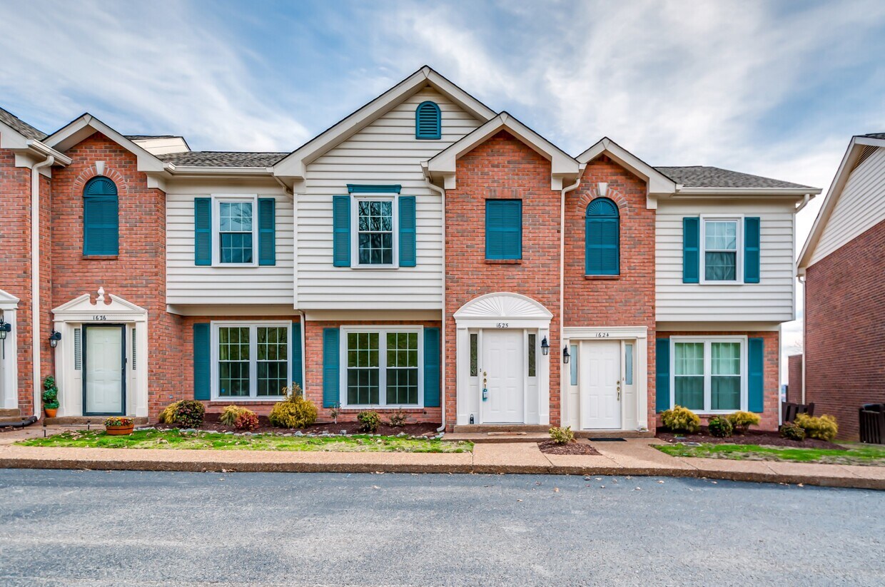 Primary Photo - 1625 Brentwood Pointe