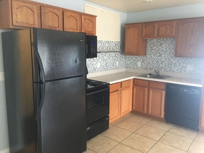Foto del edificio - 1473 E Ivy Ln