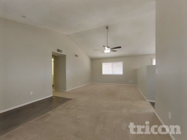 Foto del edificio - 1010 W Blackhawk Dr