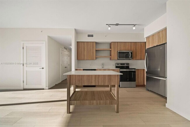 Foto del edificio - 555 NE 8th St