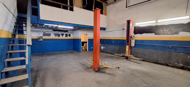Building Photo - 18422 Vanowen St