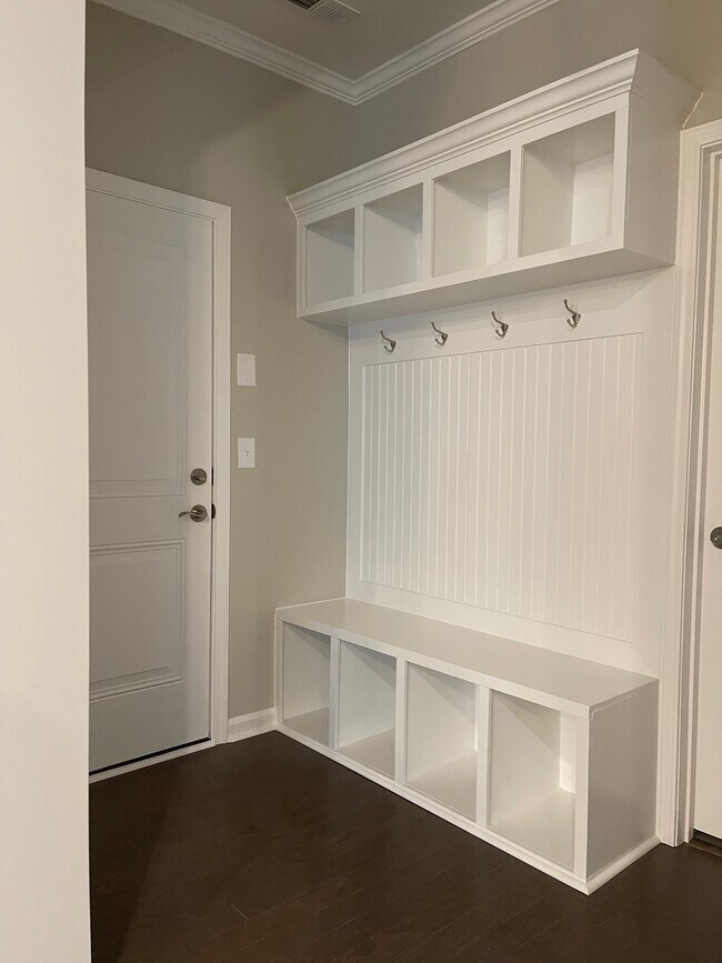 Foto del edificio - 2195 Fox Chapel Pl