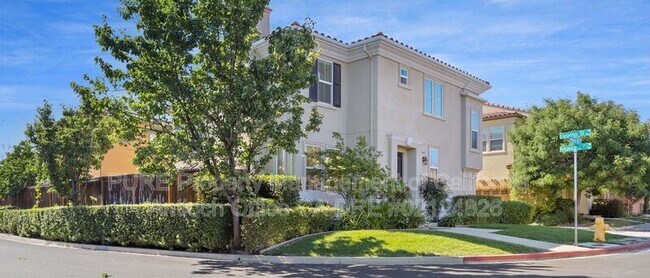 Building Photo - 2130 Prato St