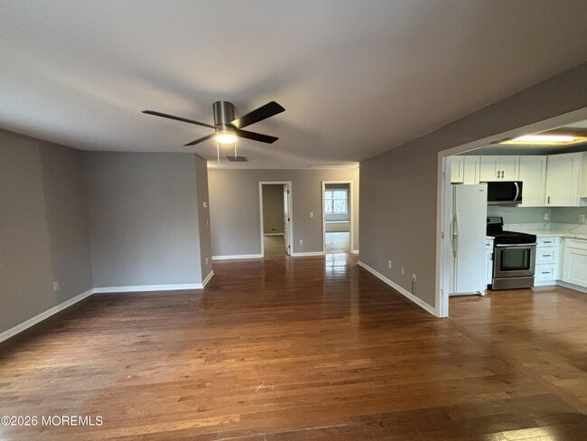 Building Photo - 274 Easy St