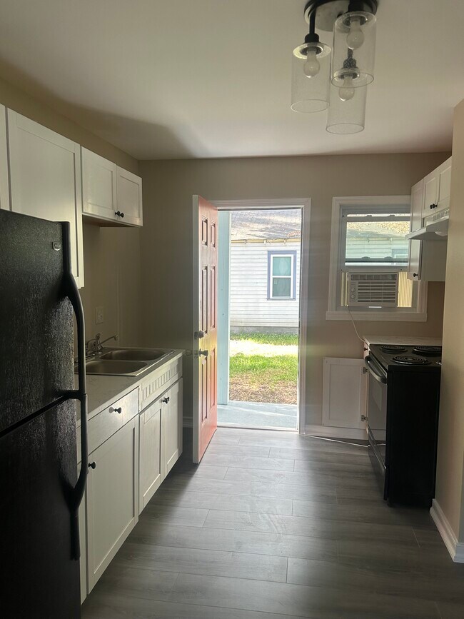 Kitchen - 844 Kearse Dr