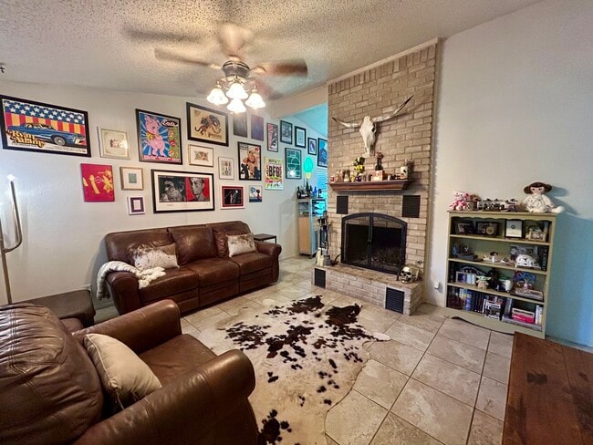 Building Photo - 6201 Hillston Dr