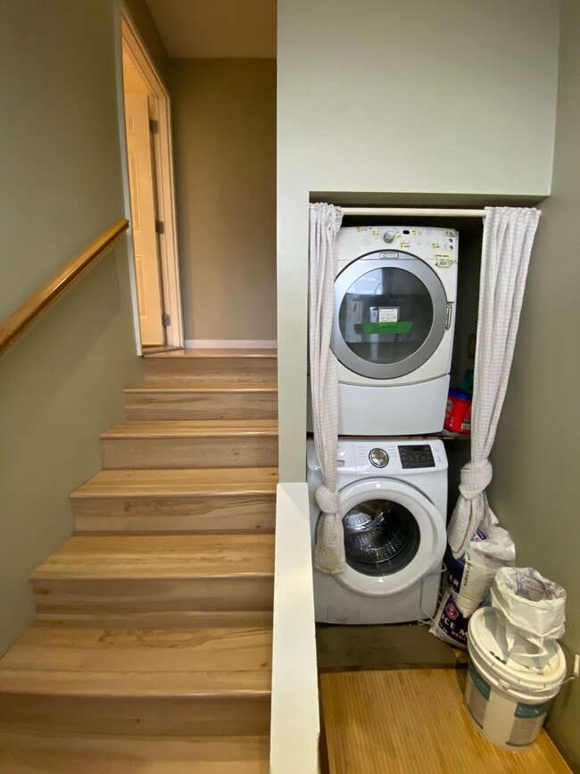 Photo du bâtiment - 142 42nd Av E