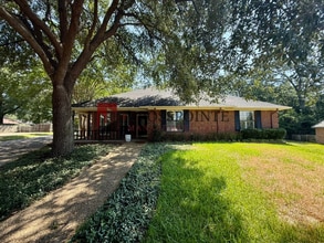 Building Photo - 3308 Moss Glen
