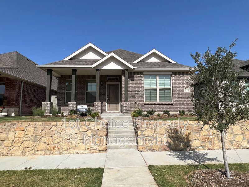 Foto principal - 717 Parkside Dr