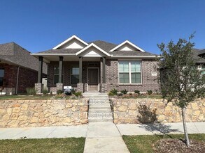 Building Photo - 717 Parkside Dr