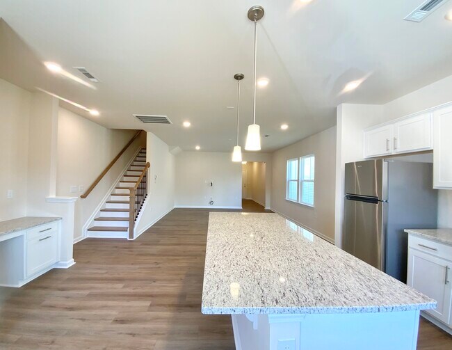 Foto del edificio - 846 Falls Grove Trl