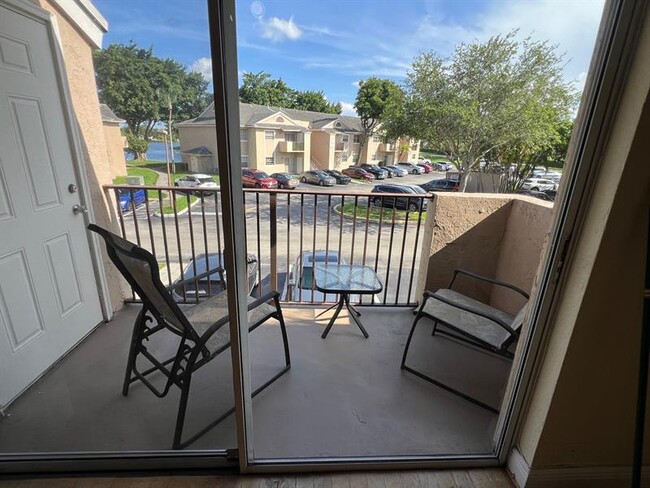 Foto del edificio - 2451 NW 96th Terrace
