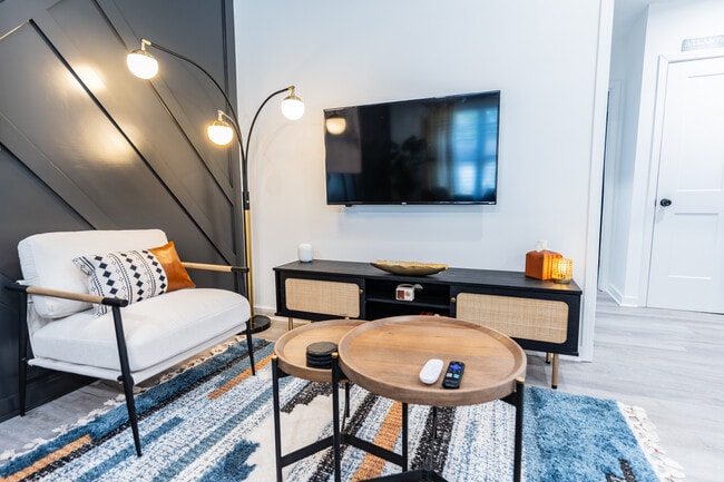 Building Photo - 1385 Epworth St SW