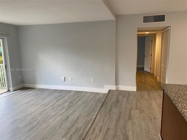 Foto del edificio - 8950 SW 69th Ct