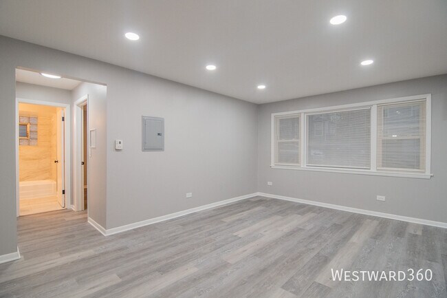 Foto del edificio - 3249 N Keeler-GW