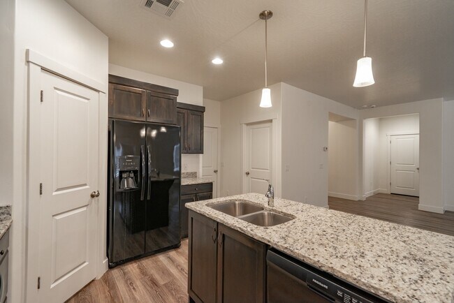 Foto del edificio - Small Dog Friendly Home With RV Parking