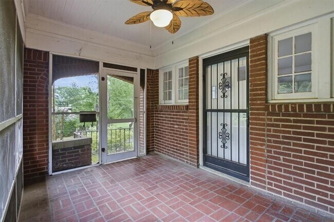 Foto del edificio - 1513 Melrose Dr SW