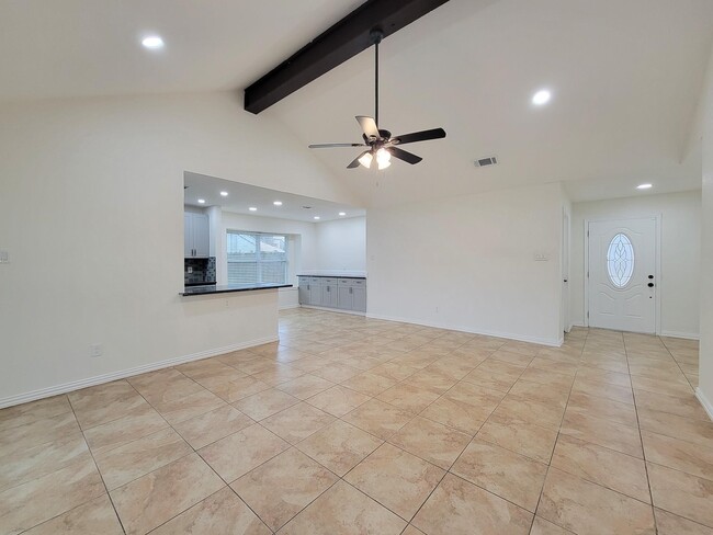 Building Photo - 10010 Sagecanyon Dr