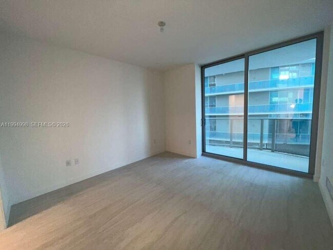 Foto del edificio - 77 SE 5th St