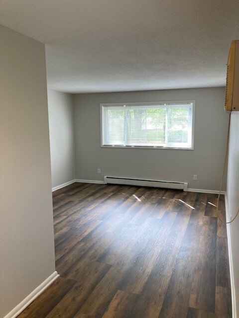 Building Photo - 2142 Belmont Ln