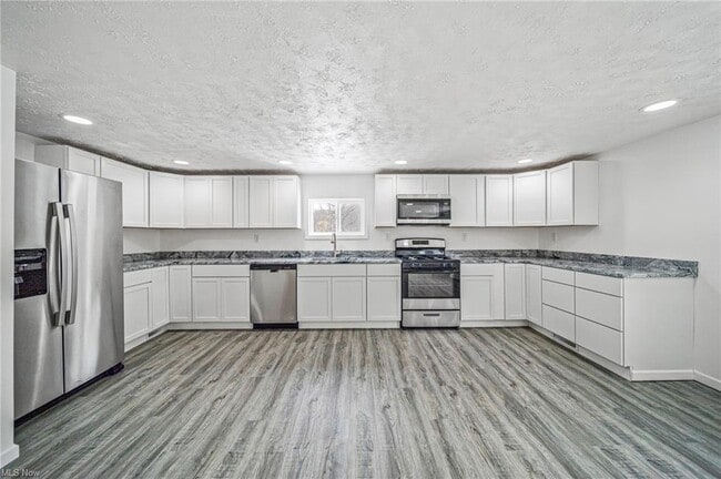 Building Photo - 162 12th St