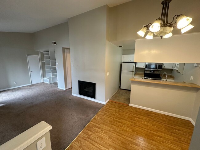 Building Photo - 1 Bed 1 Bath Condo In Concord