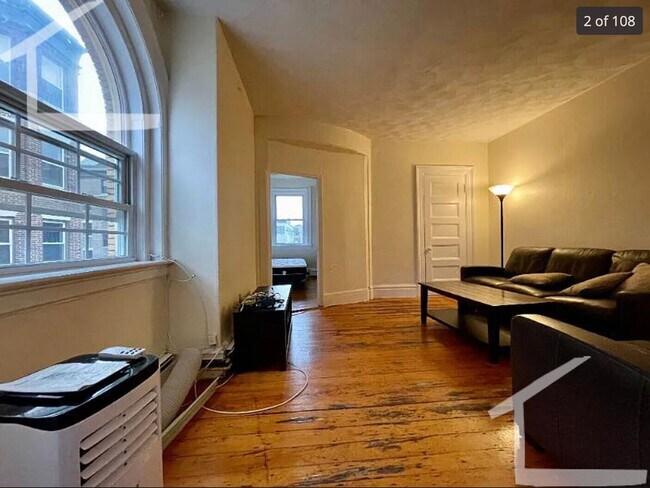 Foto del edificio - Oversized 4BR/2BA near BU, Green Line - pa...