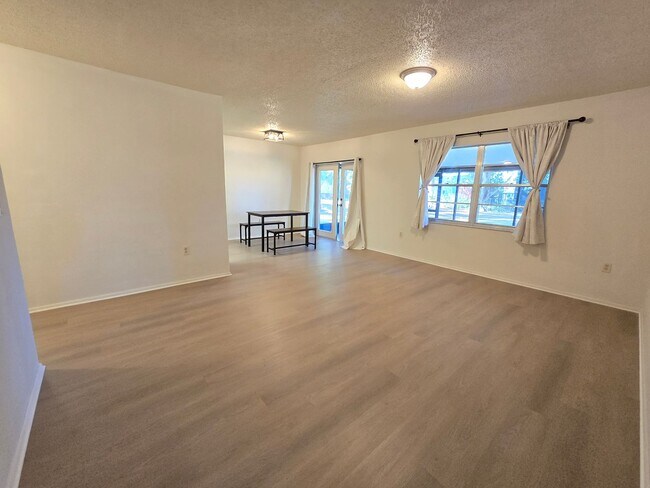 Foto del edificio - Move-In Ready 3-Bedroom Home Near UTC & Sarasota Airport!