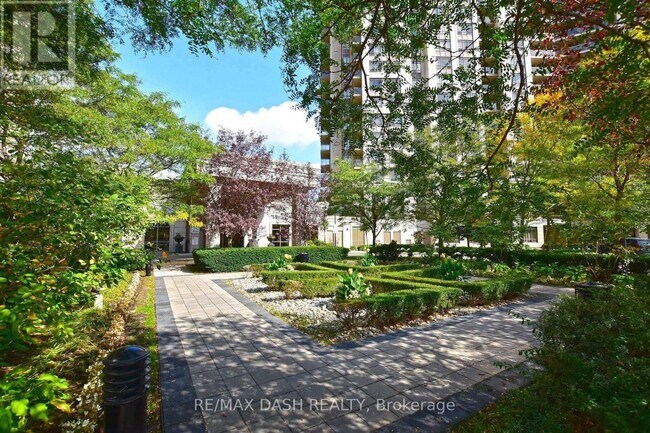 Photo du bâtiment - 700 Humberwood Blvd