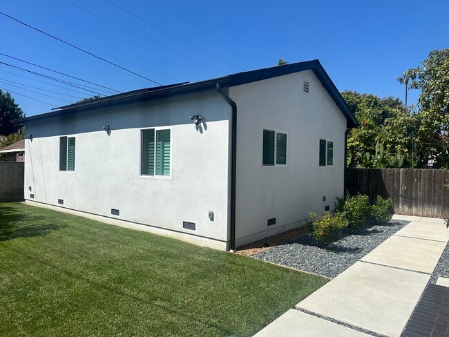Photo - 11337 Utopia Ave (Los Angeles, CA) House