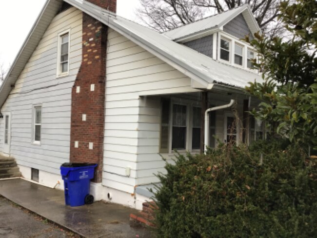 Building Photo - 692 E Loudon Ave