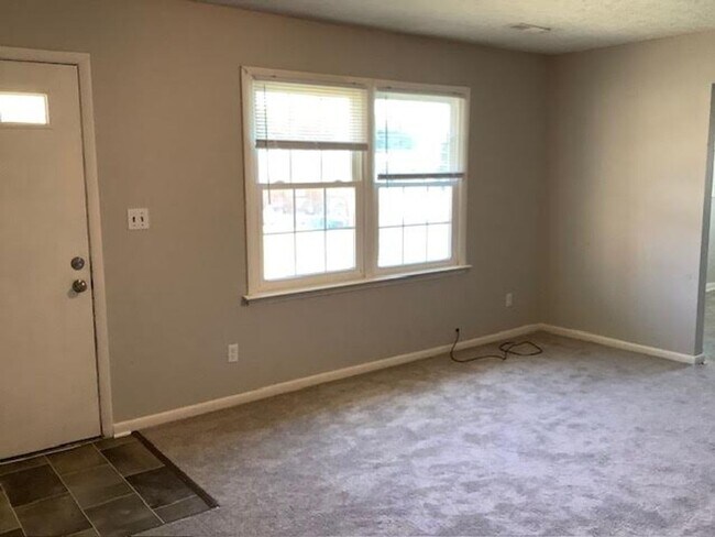 Foto del edificio - 6 Rainbow Forest Dr