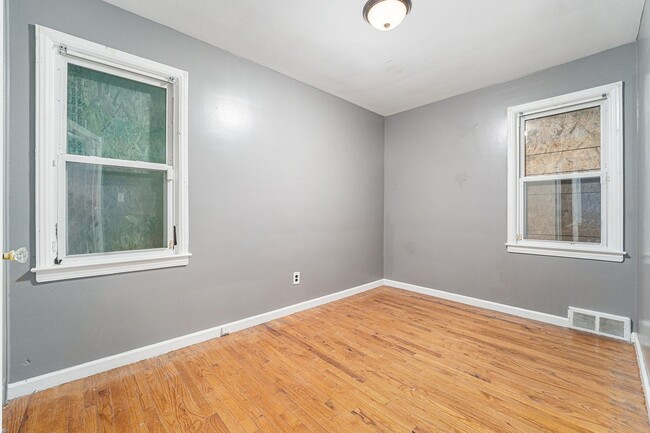 Building Photo - 6306 Farmbrook St