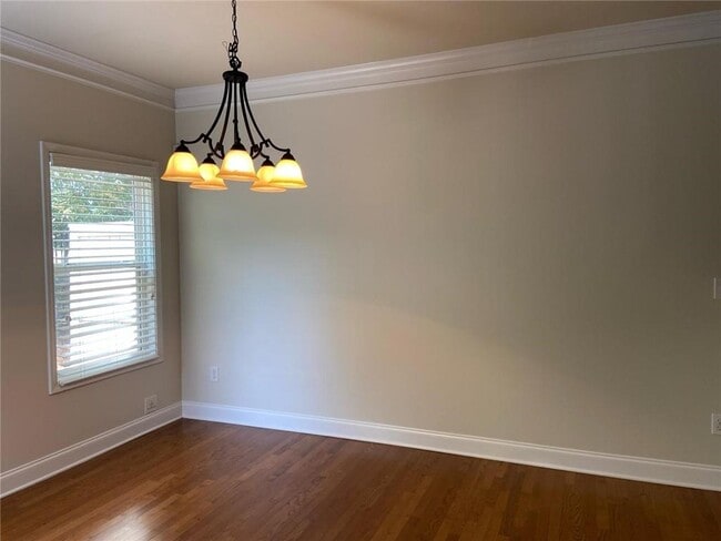 Building Photo - 3807 Manor View