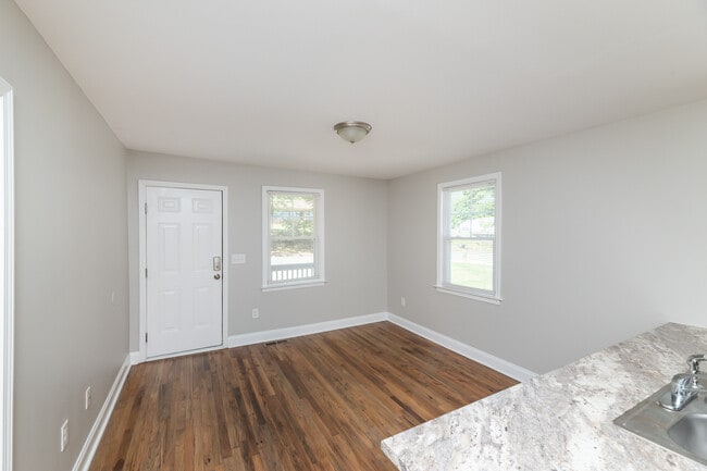 Building Photo - 316 Gower St